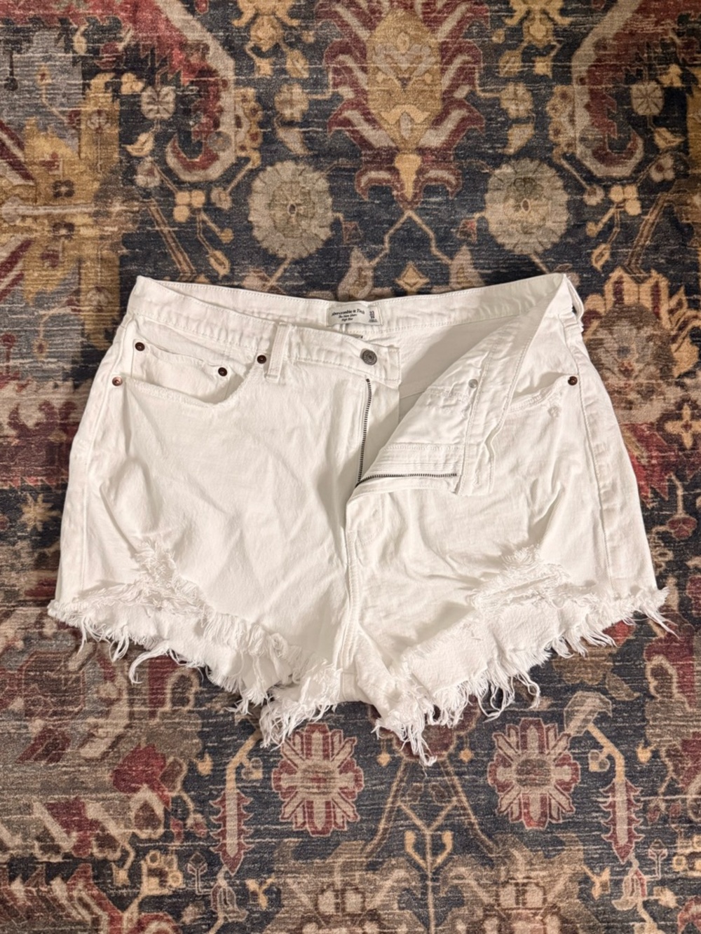 Abercrombie & Fitch White Frayed Hem Denim Shorts - The Mom Short High Rise